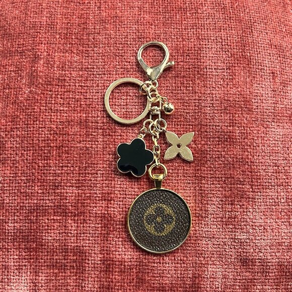 CLOVER CLOVER Bag Charm Brown Black Gold Tone Charms - Picture 4 of 8